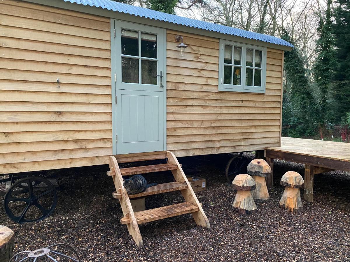 Chez Maurice Luxury Shepherds Hut With Bath And Hot Tub Kelling Exterior foto
